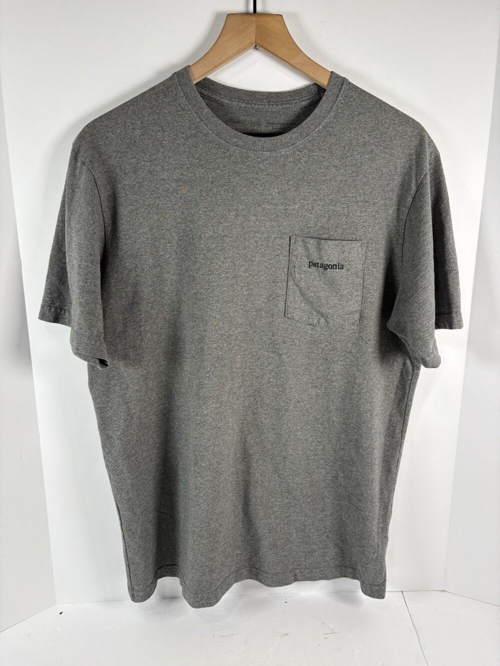 Patagonia Mens M Gray Responsibili Tee Pocket T-Shirt Mountain Logo Graphic